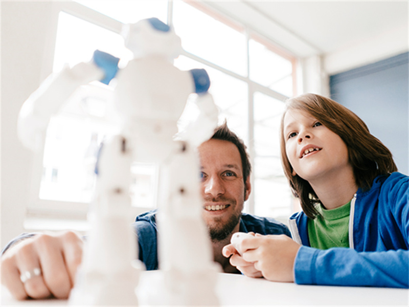 Parents teaching children how to use smart toys effectively