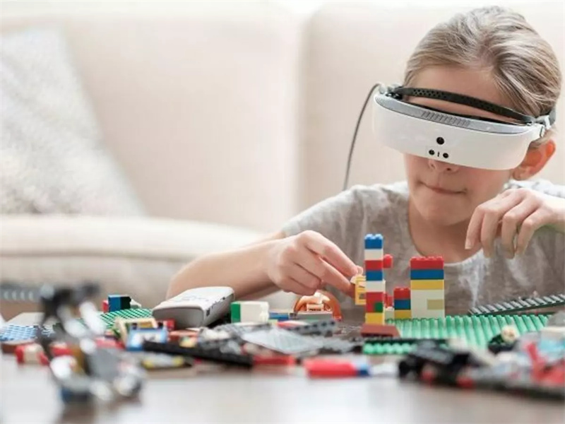 Children using VR-enabled smart toys for immersive learning