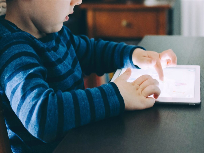 Concerns about children spending excessive screen time with smart toys